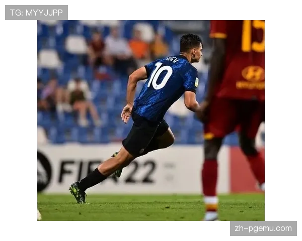 柏林联角球战术扳平比分，伊利奇无人盯防头球破门